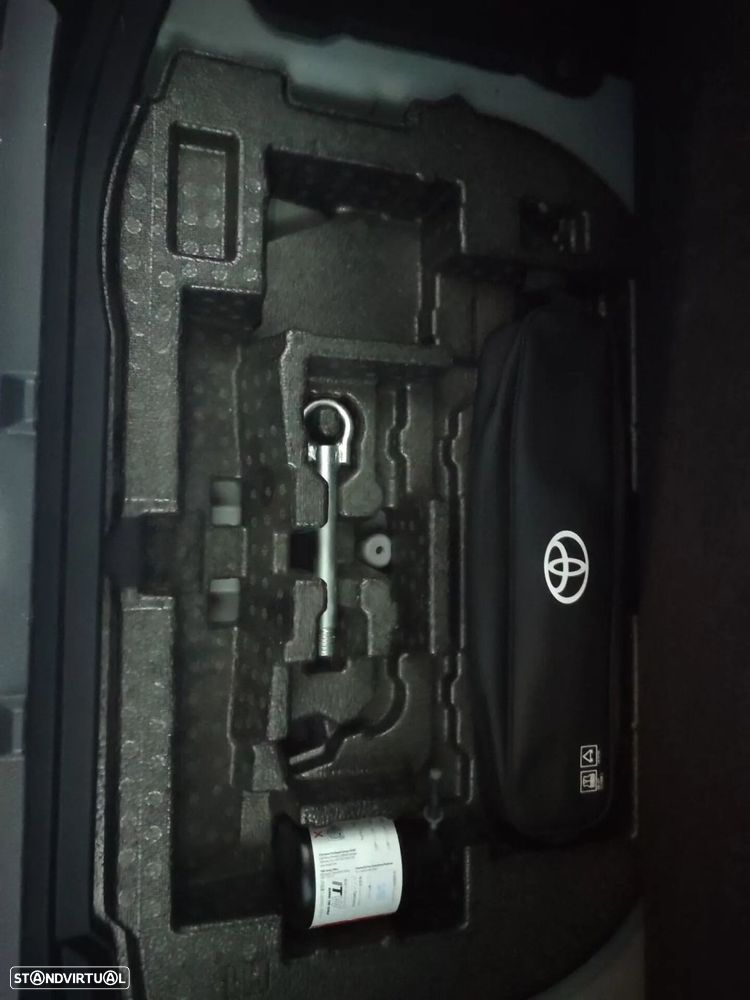 Toyota Corolla 1.8 Hybrid Exclusive - 39