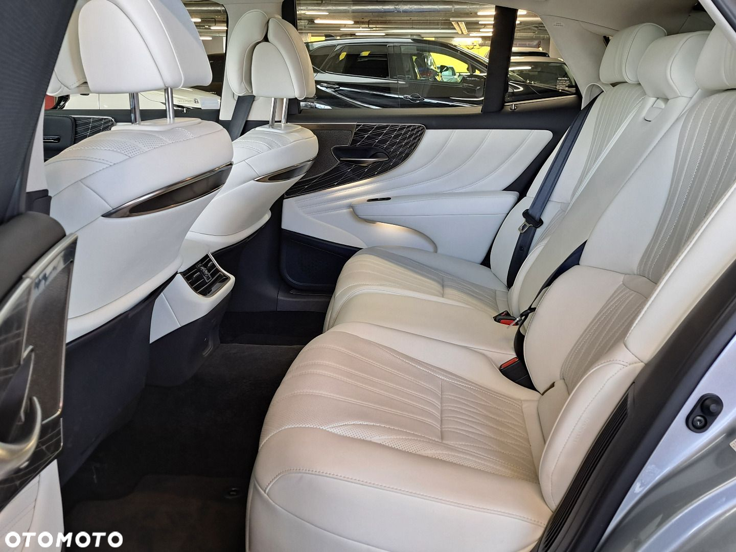 Lexus LS - 16