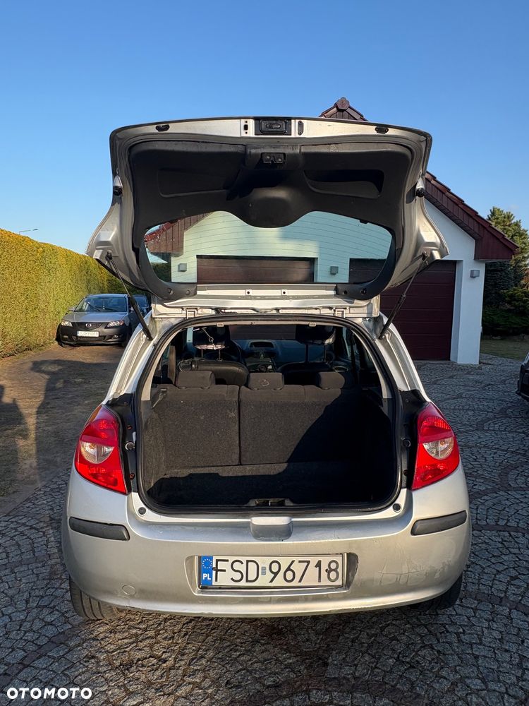 Renault Clio 1.2 16V Campus - 9