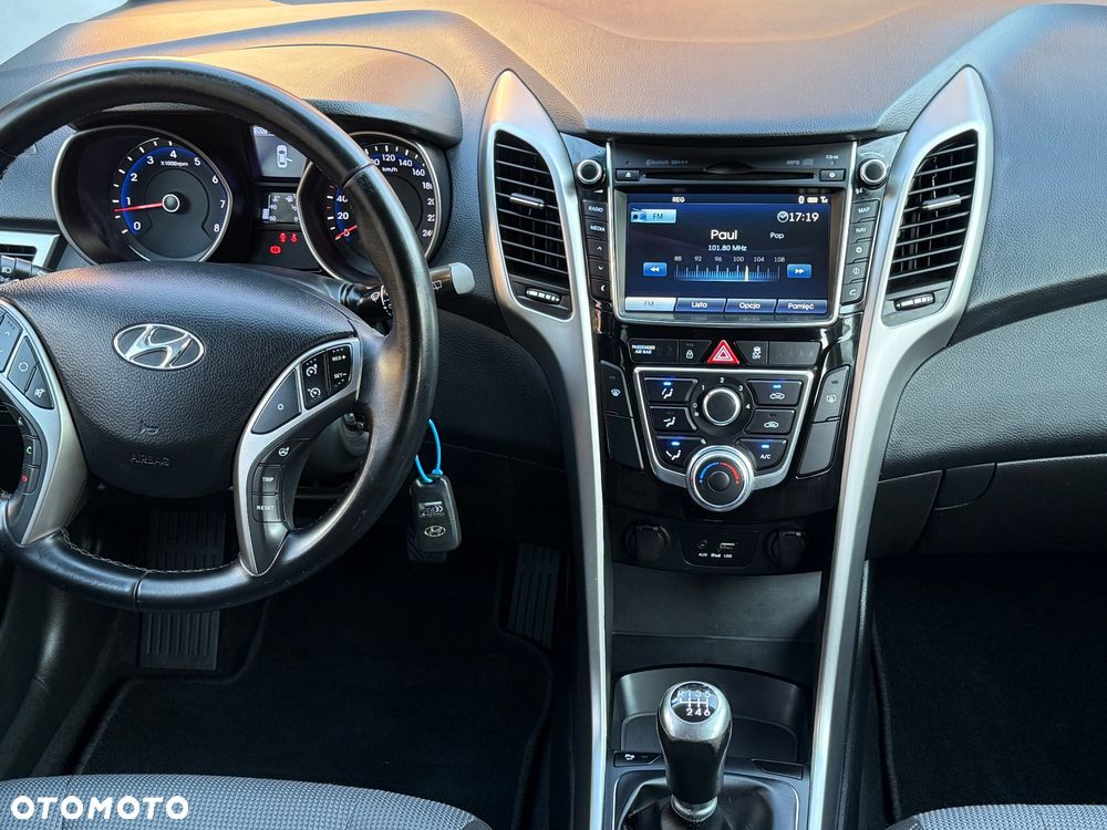 Hyundai i30 blue Kombi 1.6 GDi YES Silver - 16