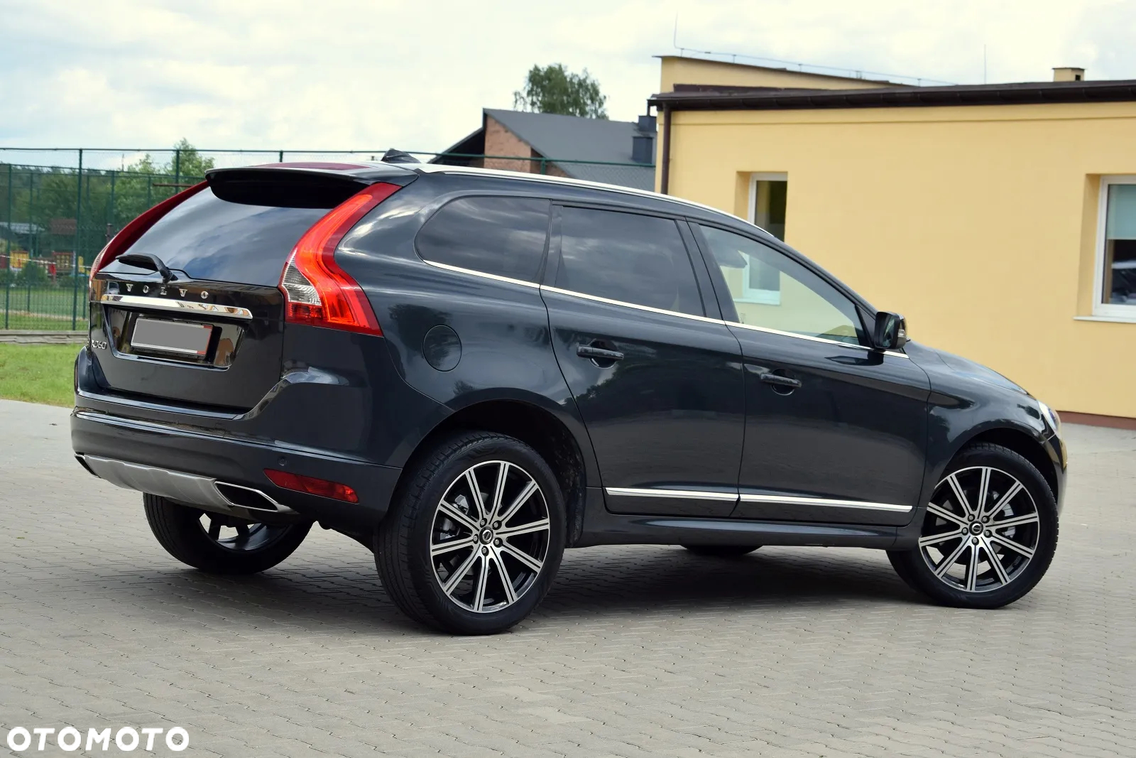 Volvo XC 60 D4 AWD Momentum - 4