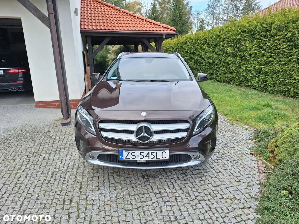 Mercedes-Benz GLA 180 - 1