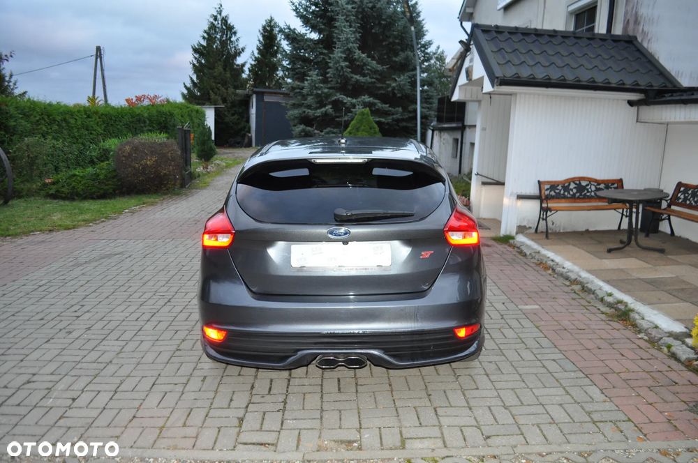 Ford Focus 2.0 EcoBoost ST - 30
