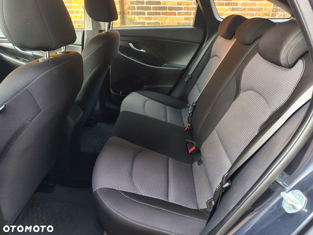 Hyundai i30 1.6 D Classic + DCT - 10