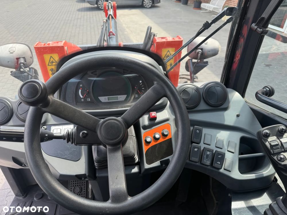 Kubota R082 - 28