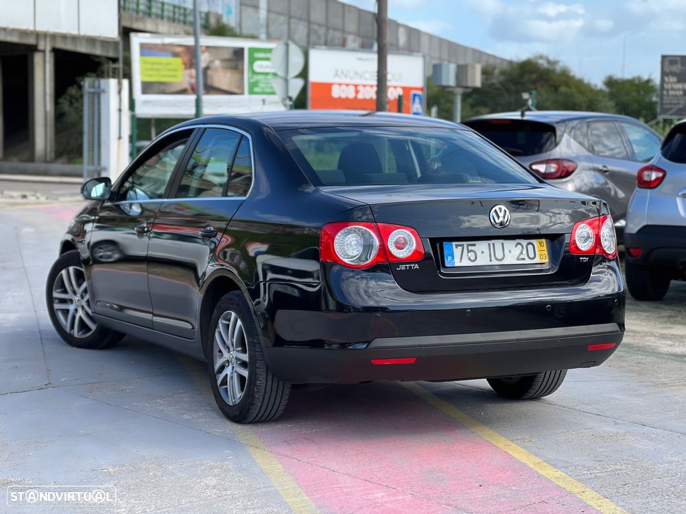 VW Jetta 1.6 TDi Confortline - 2