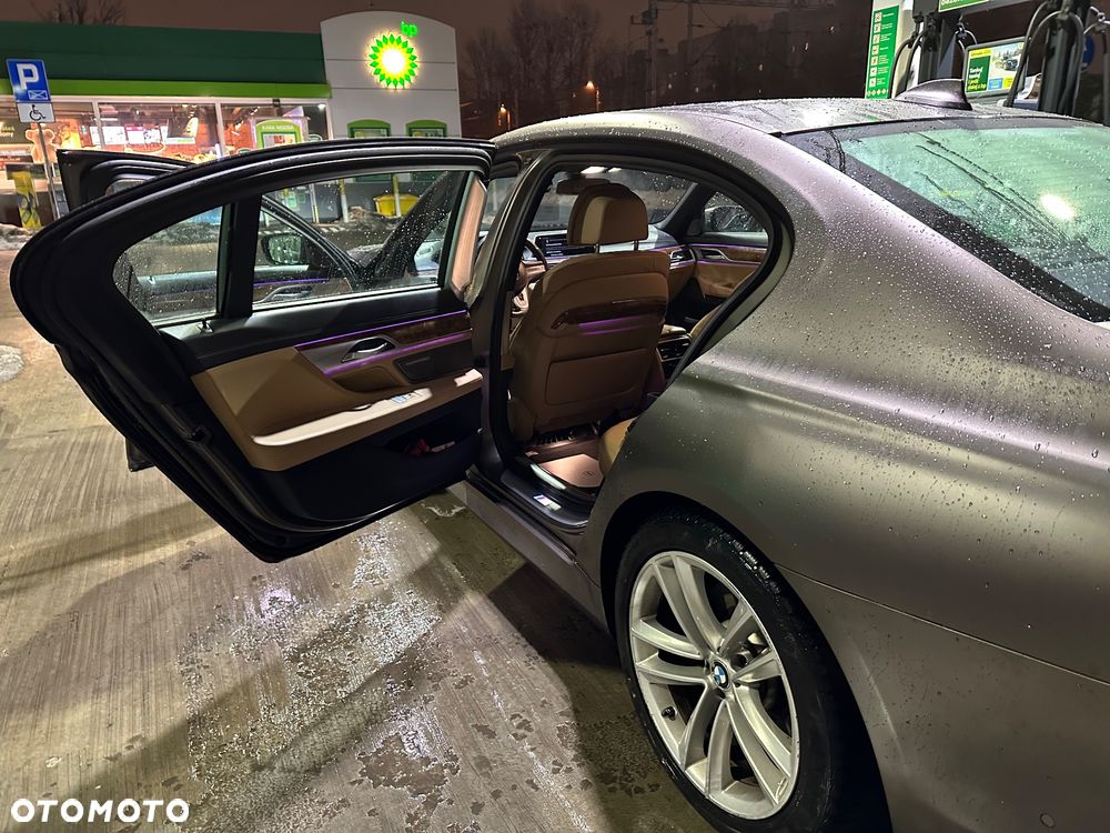 BMW Seria 7 740Li - 10