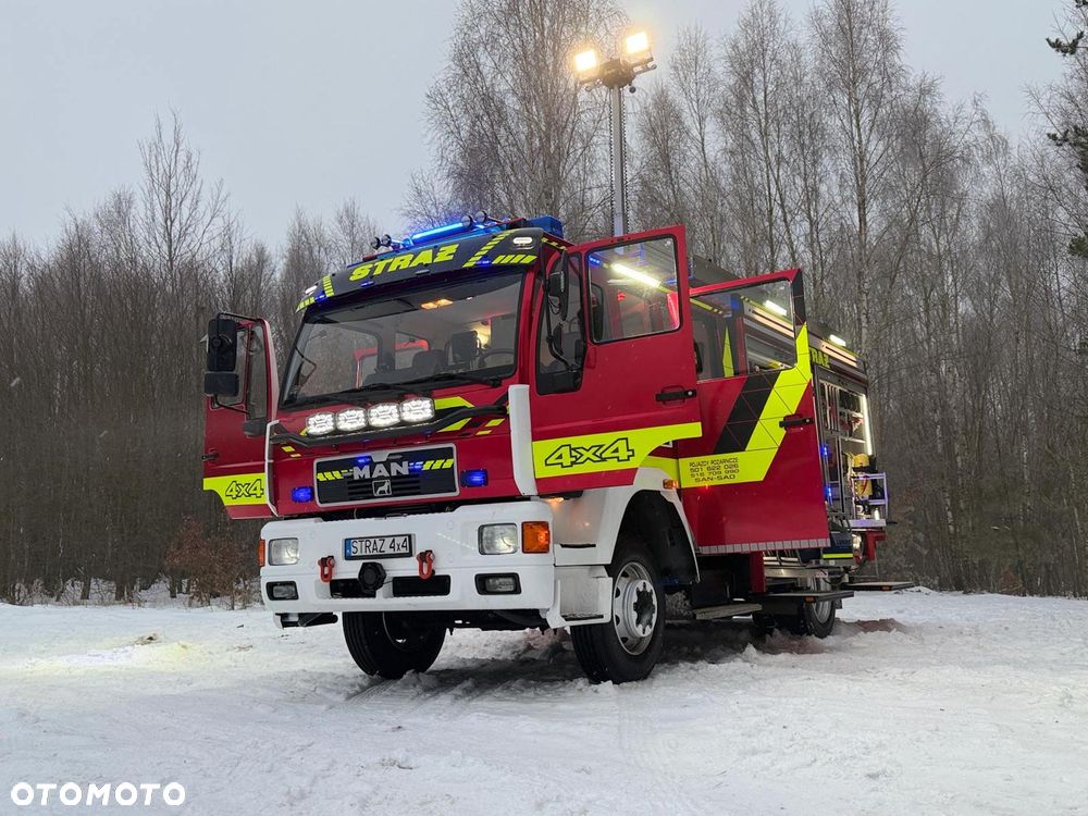 MAN Straż pożarna, Pojazd pożarniczy, Wóz strażacki, MAN L80 średni GBA 4x4 CNBOP, wyciągarka, 3000l wody, reduktor, blokady, mosty - 2