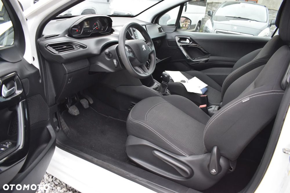 Peugeot 208 - 5