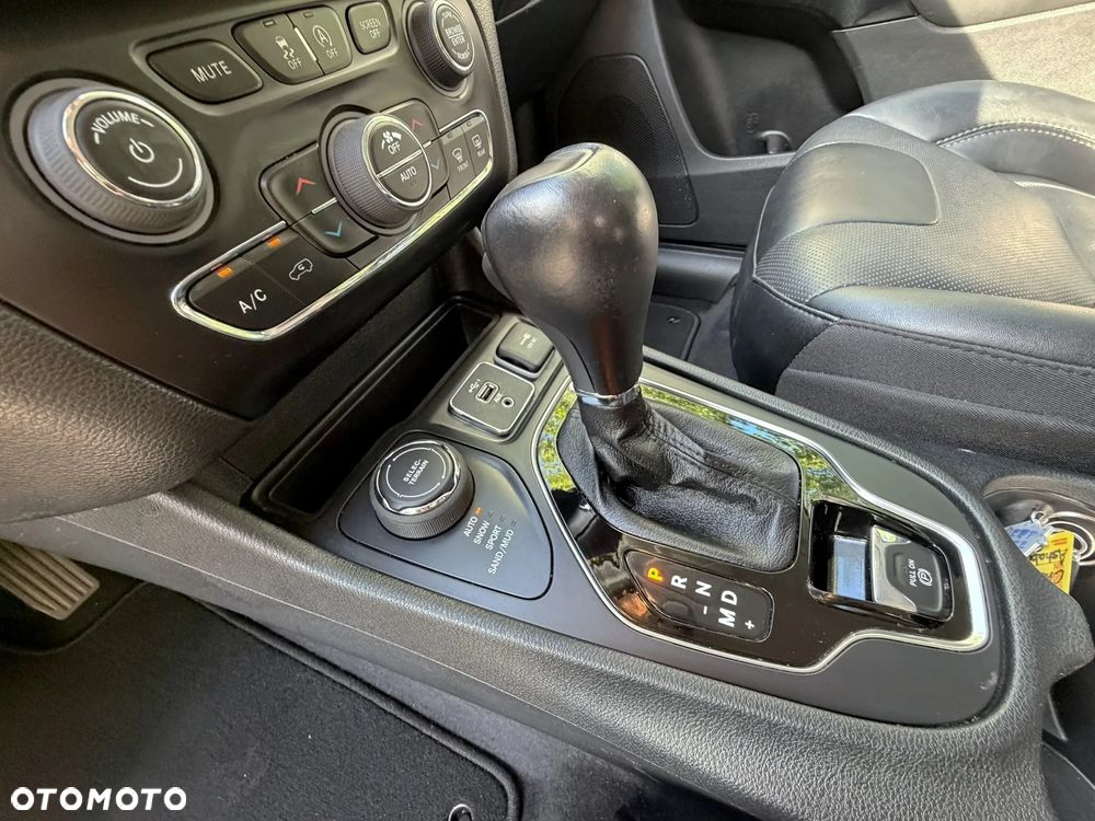 Jeep Cherokee - 27