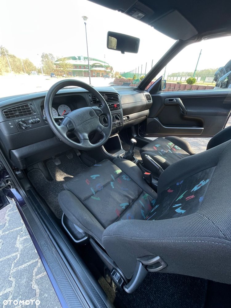 Volkswagen Golf 1.8 GL - 27