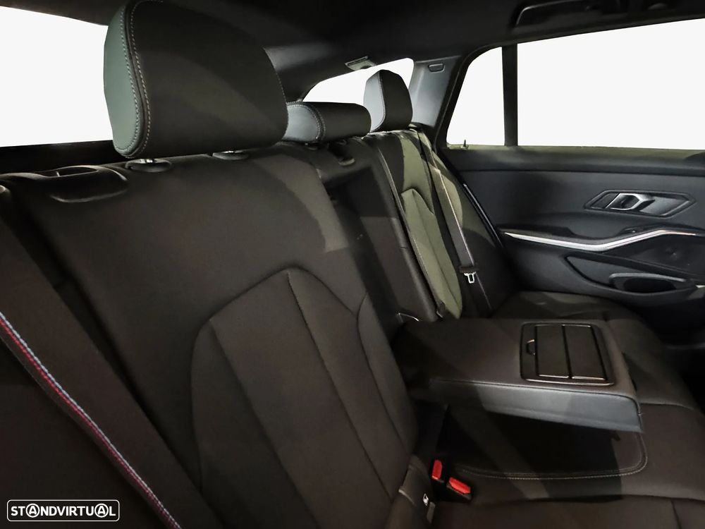 BMW 320 d Touring Pack Desportivo M Pro Auto - 10