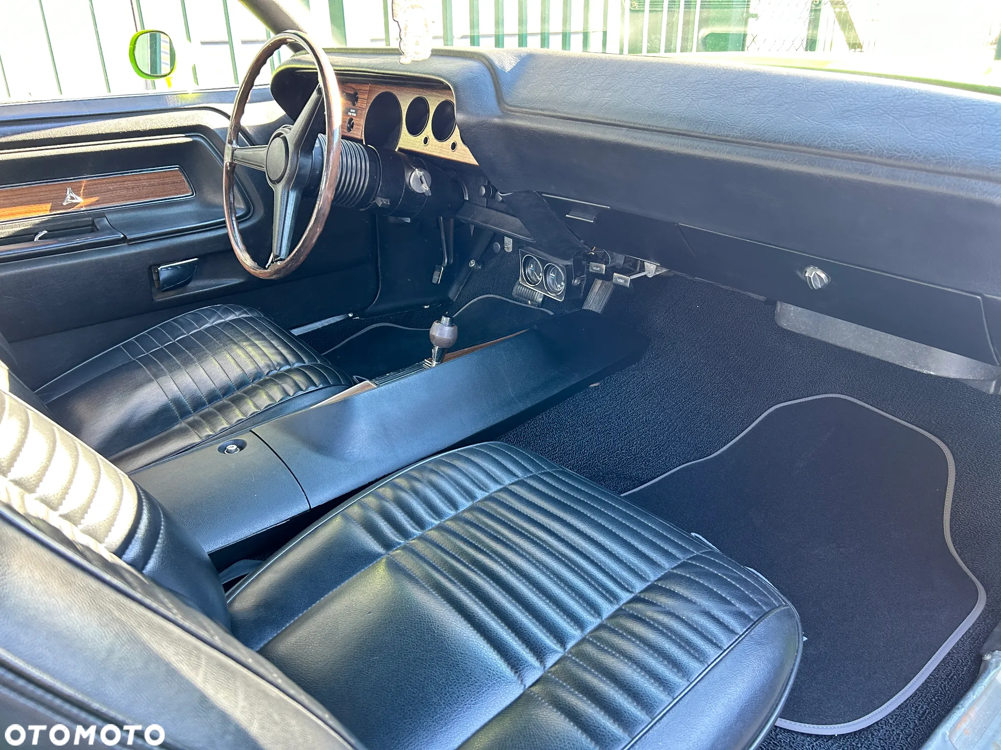 Dodge Challenger - 27
