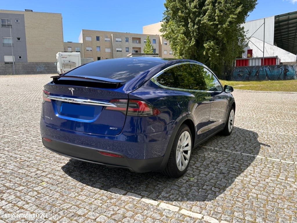 Tesla Model X 90D - 2