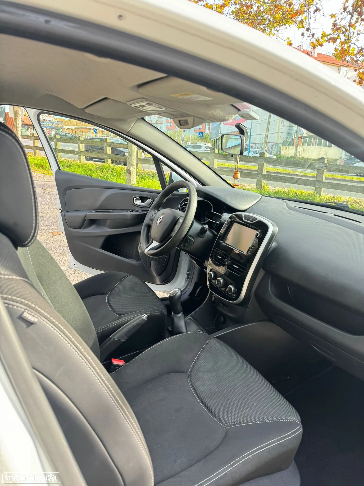 Renault Clio 1.5 dCi Dynamique S - 10