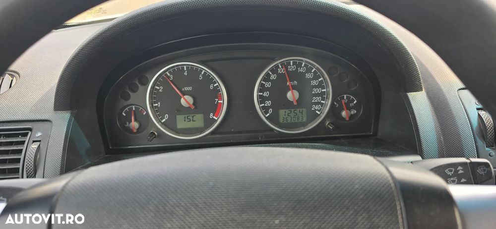 Ford Mondeo 1.8 Ghia - 10