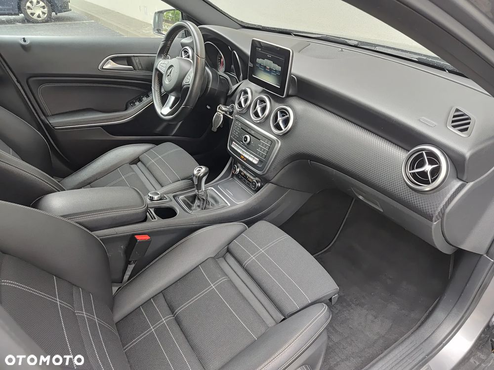Mercedes-Benz Klasa A 180 BlueEfficiency Edition - 9