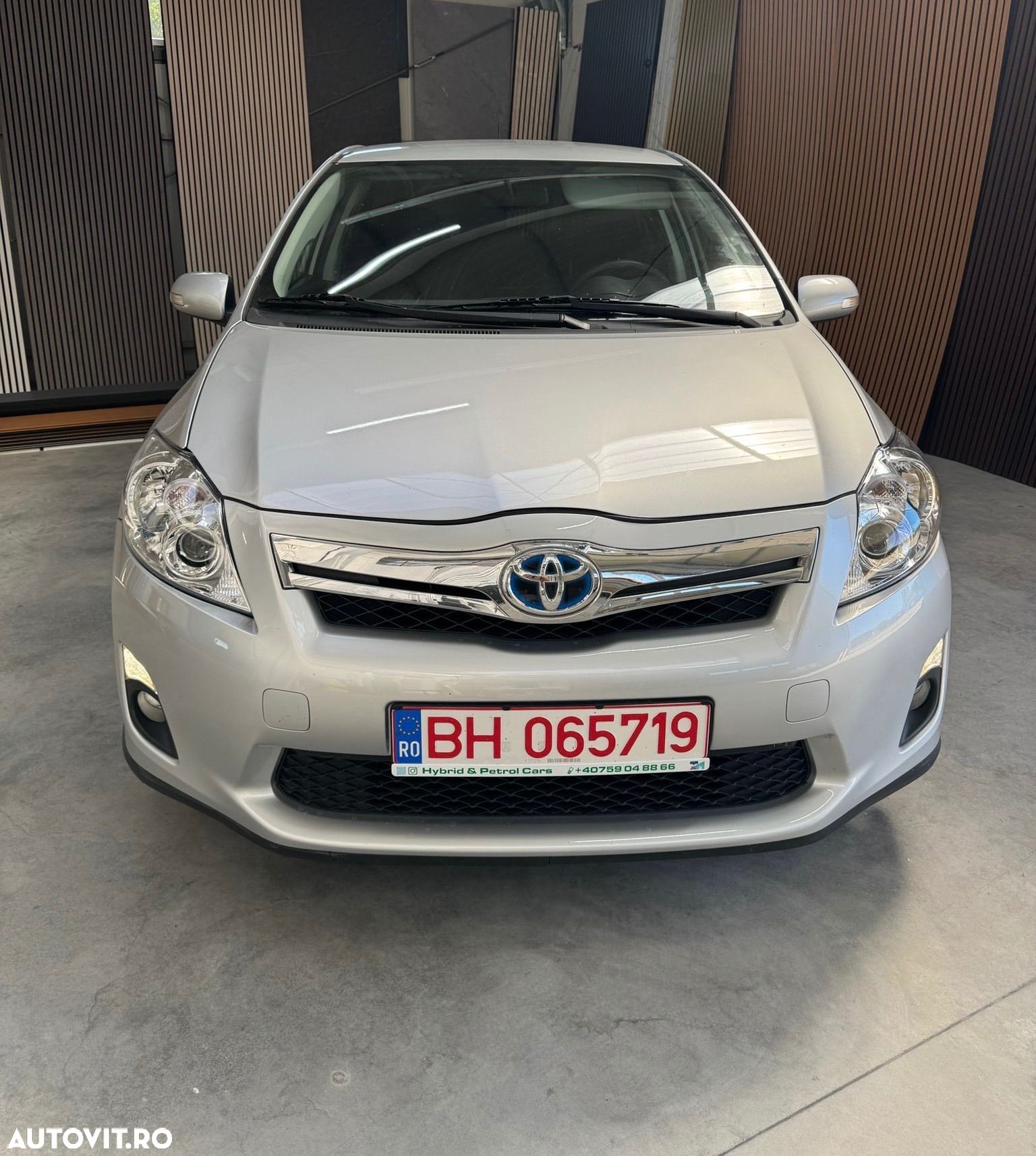Toyota Auris 1.8 L VVT-i Hybrid Luna - 1