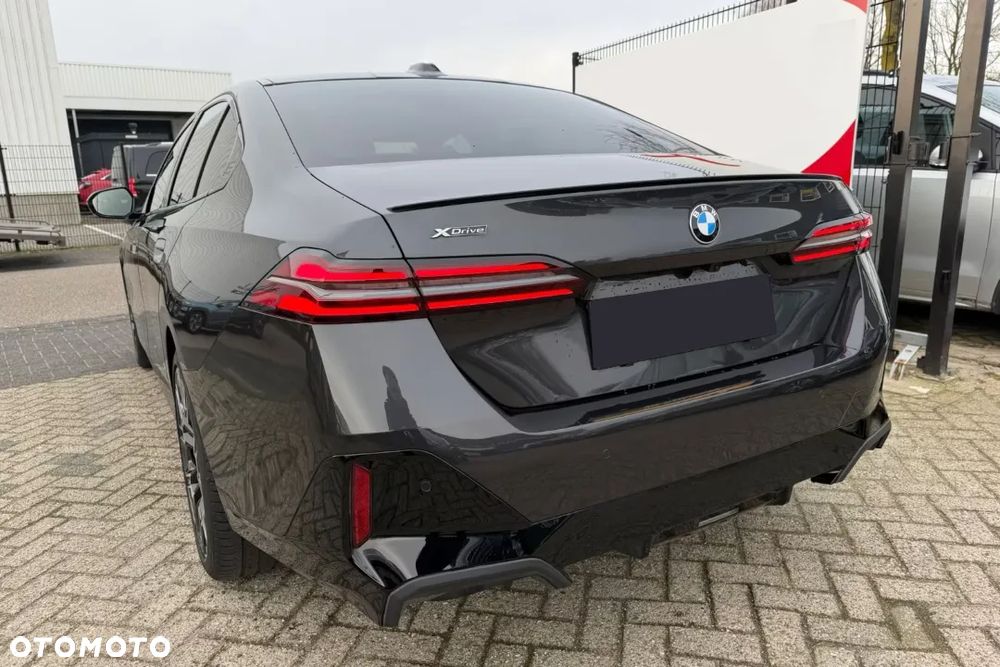 BMW Seria 5 520d xDrive mHEV M Sport - 9