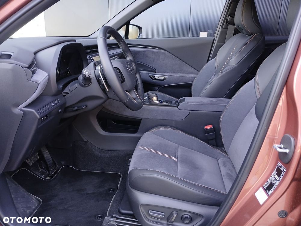 Lexus LBX 1.5 Hybrid Cool AWD - 10