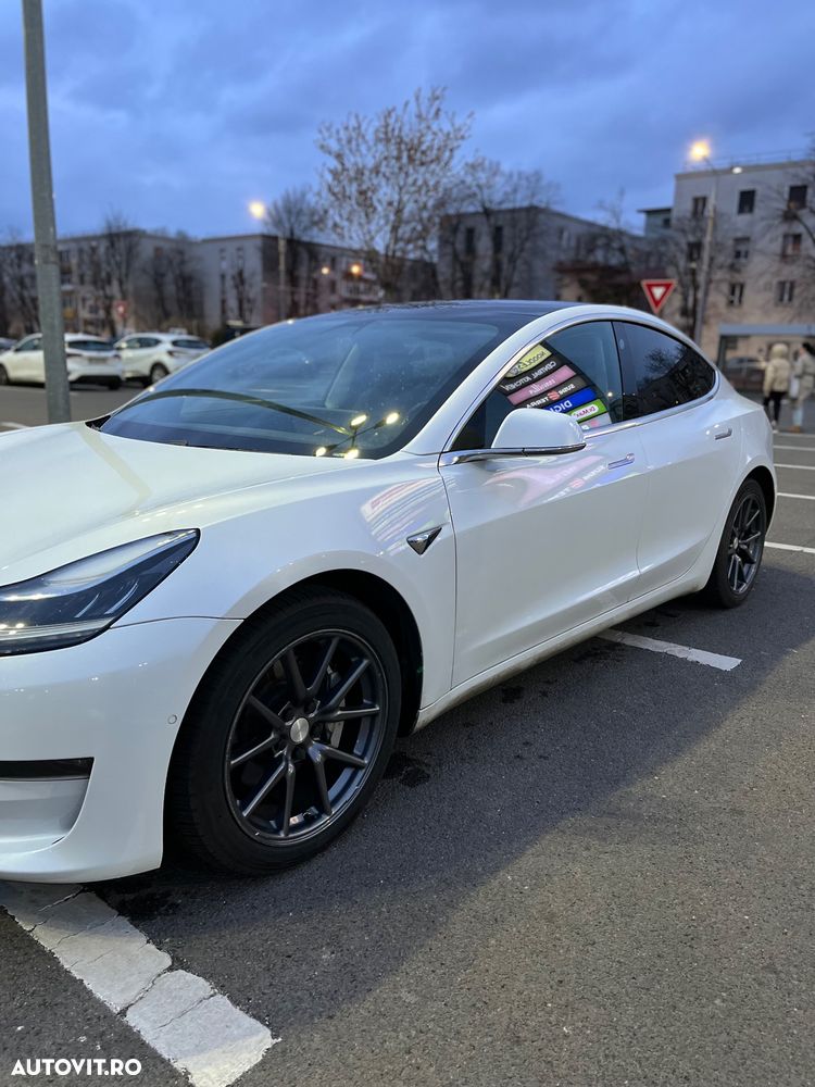 Tesla Model 3 - 3