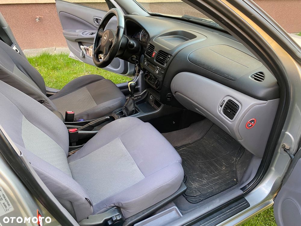 Nissan Almera 1.5 Base - 14