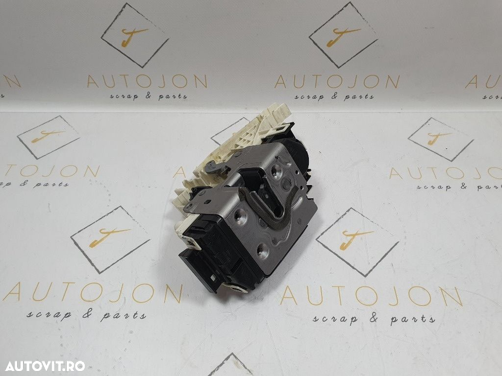 Broasca usa  stanga fata MERCEDES-BENZ C-CLASS T-Model III S204 2007 - 2014 2.2 C 200 CDI OM 651.913  A2047202735 - 2