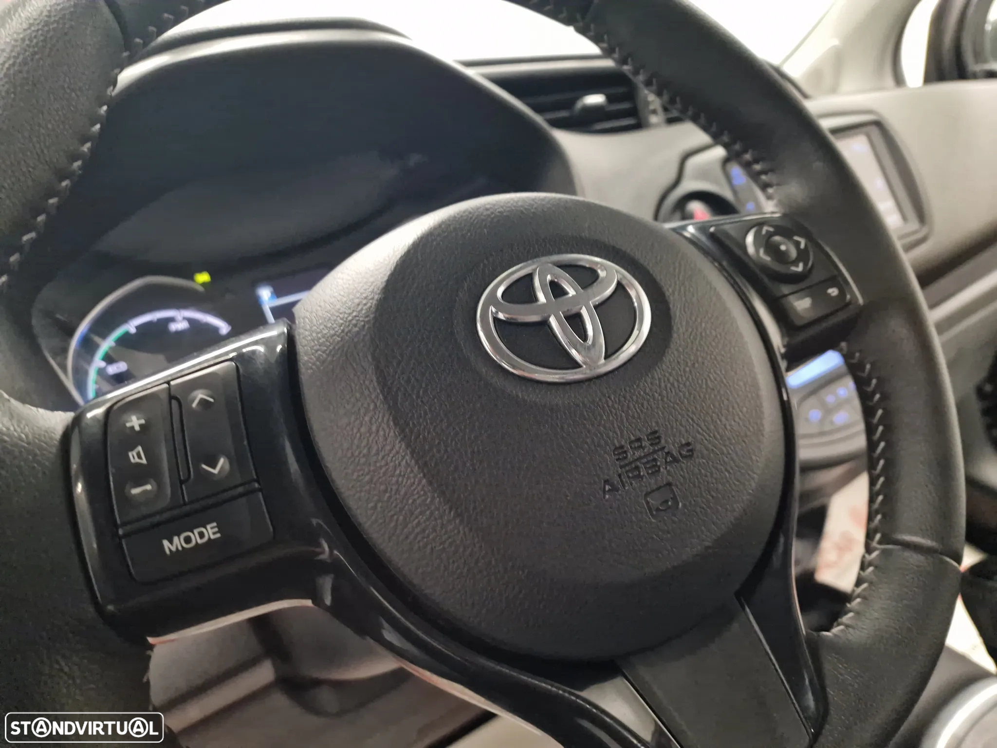 Toyota Yaris 1.5 HSD Comfort - 38
