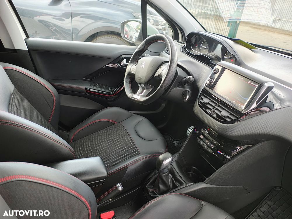 Peugeot 208 - 10