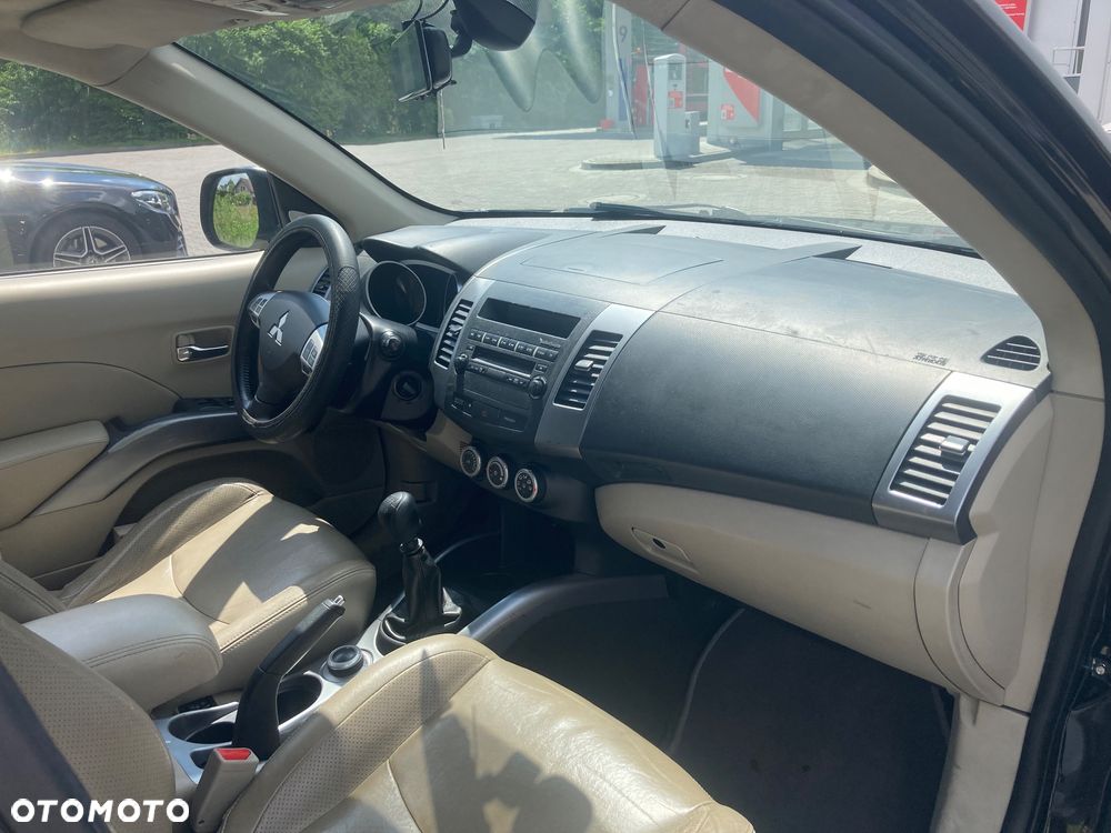 Mitsubishi Outlander 2.0 DID Intense + - 7