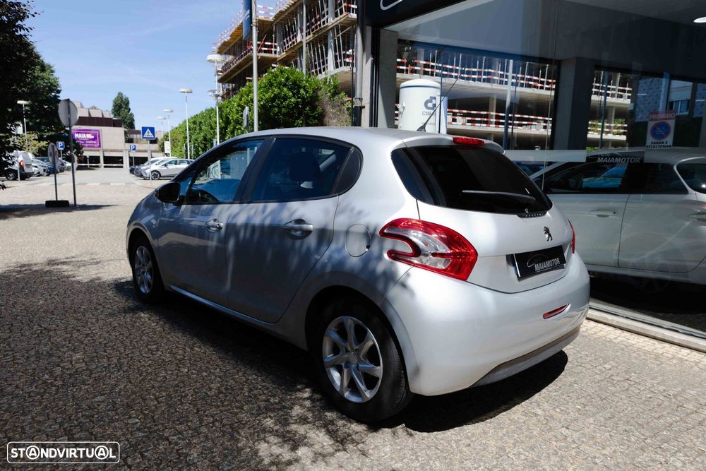 Peugeot 208 1.4 HDi Active — fotografia 17