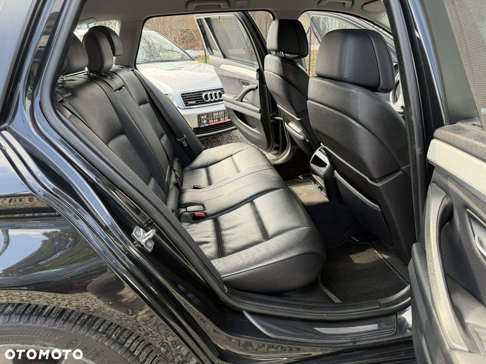 BMW Seria 5 530d xDrive Sport-Aut Luxury Line - 7