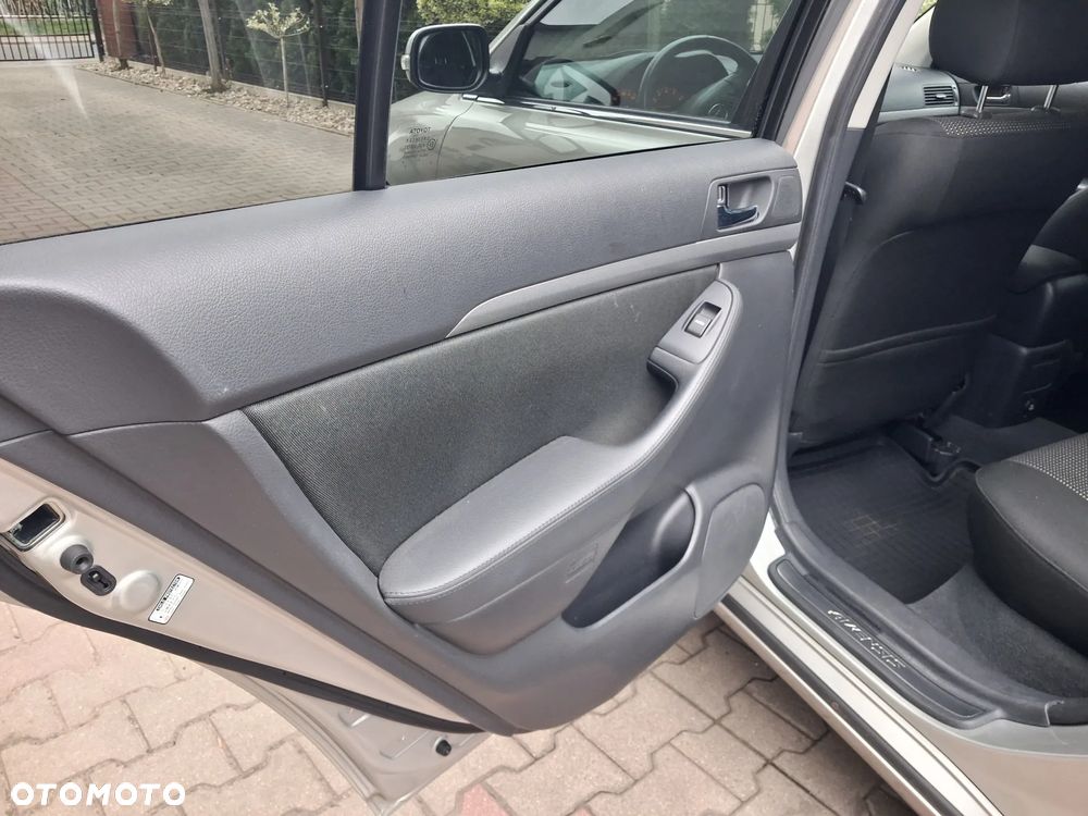 Toyota Avensis 1.8 VVT-i Executive - 10