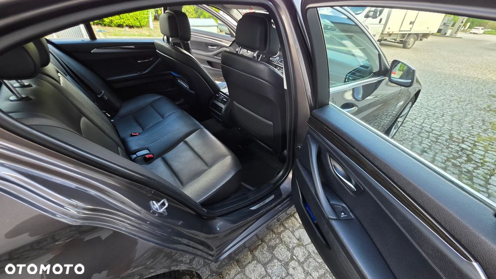 BMW Seria 5 528i Sport-Aut Luxury Line - 19
