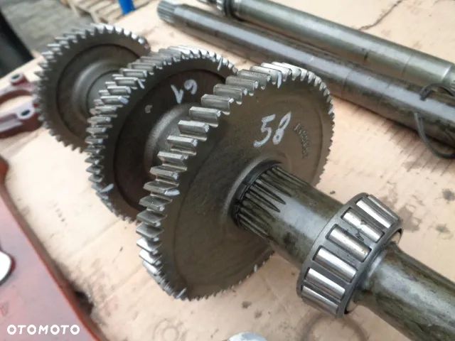 Wałek zębaty 46/48/61/58 Case 5130 - 3