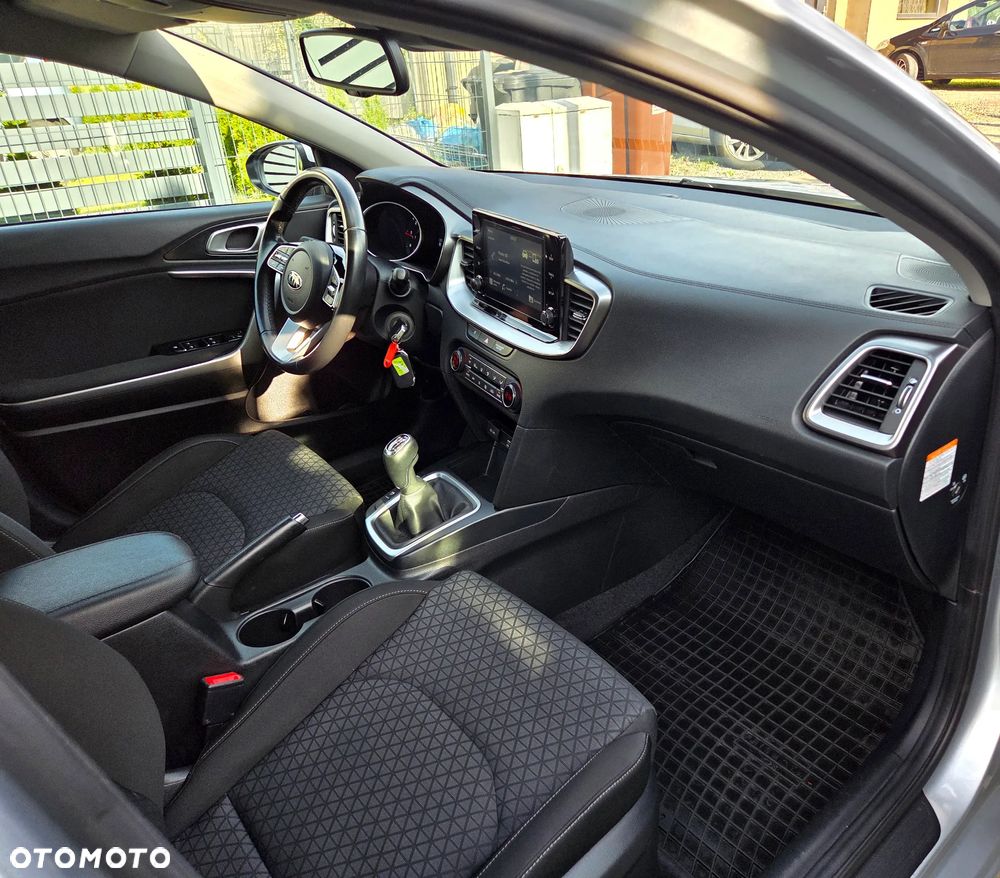 Kia Ceed 1.6 CRDi mHEV M - 21