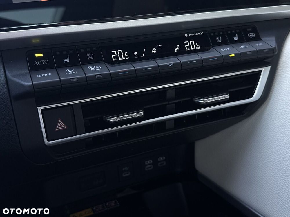 Toyota Camry - 24