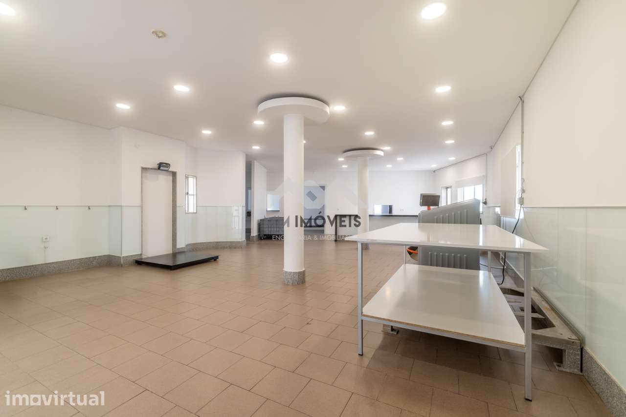 Loja de 158 m² em Fânzeres | Excelente Localização | Próxima do Metro - Grande imagem: 3/29