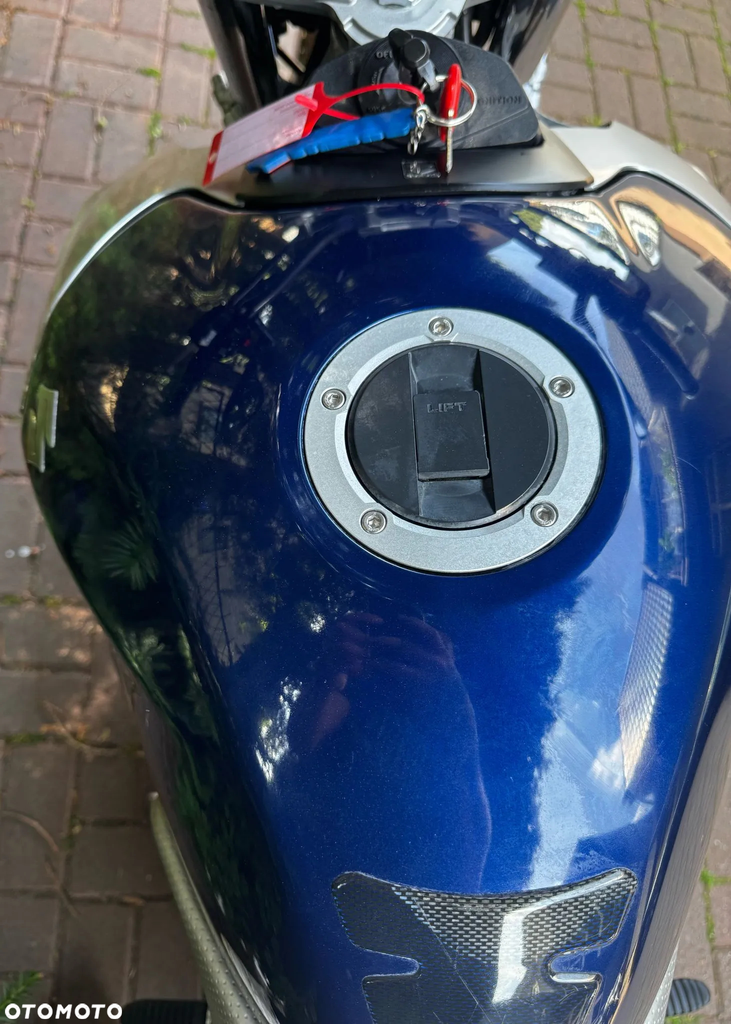 Suzuki GSR - 19