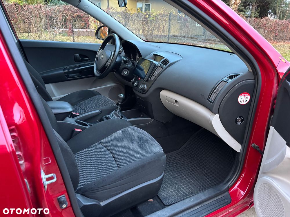 Kia Ceed 1.4 Comfort + - 12