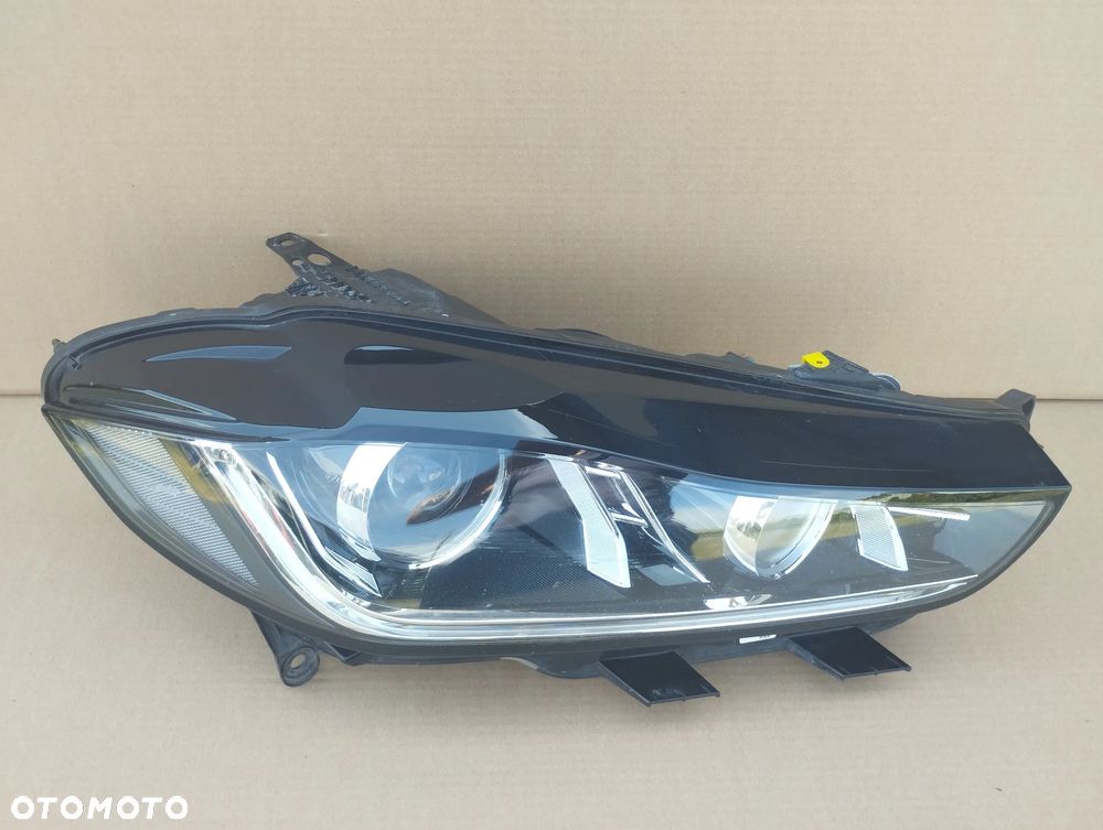 Jaguar XE 15-19r lampa prawa przód przednia Bi Xenon UK - 4