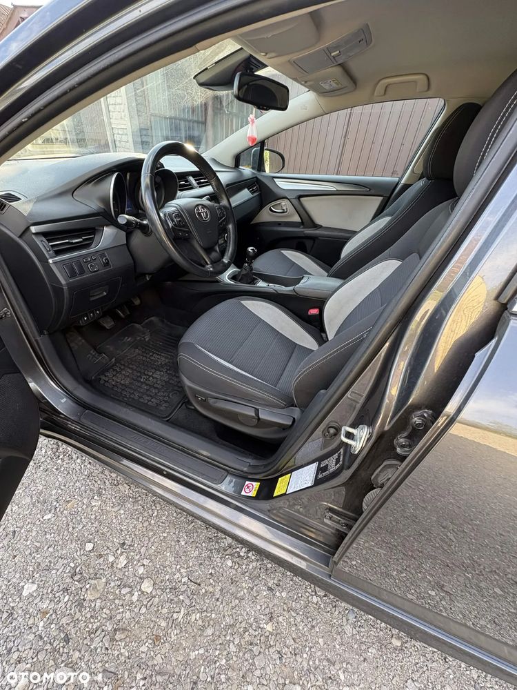 Toyota Avensis 1.8 Premium - 12