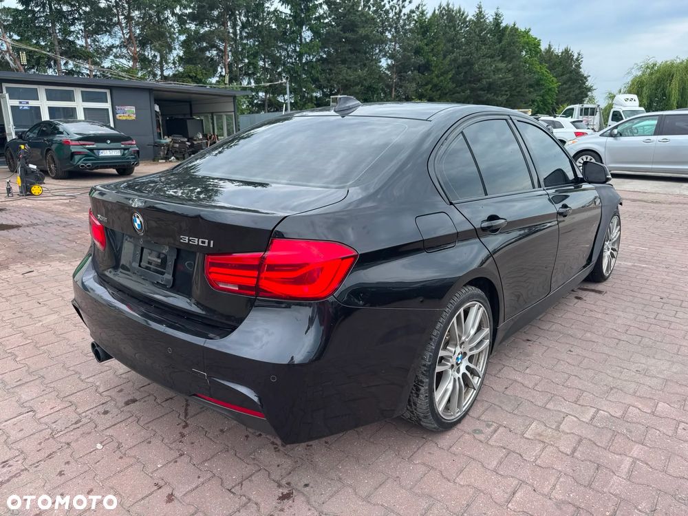 BMW Seria 3 330i xDrive - 6