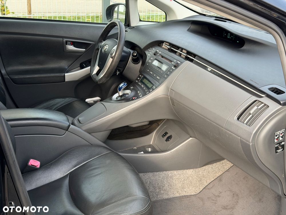 Toyota Prius (Hybrid) Executive - 20