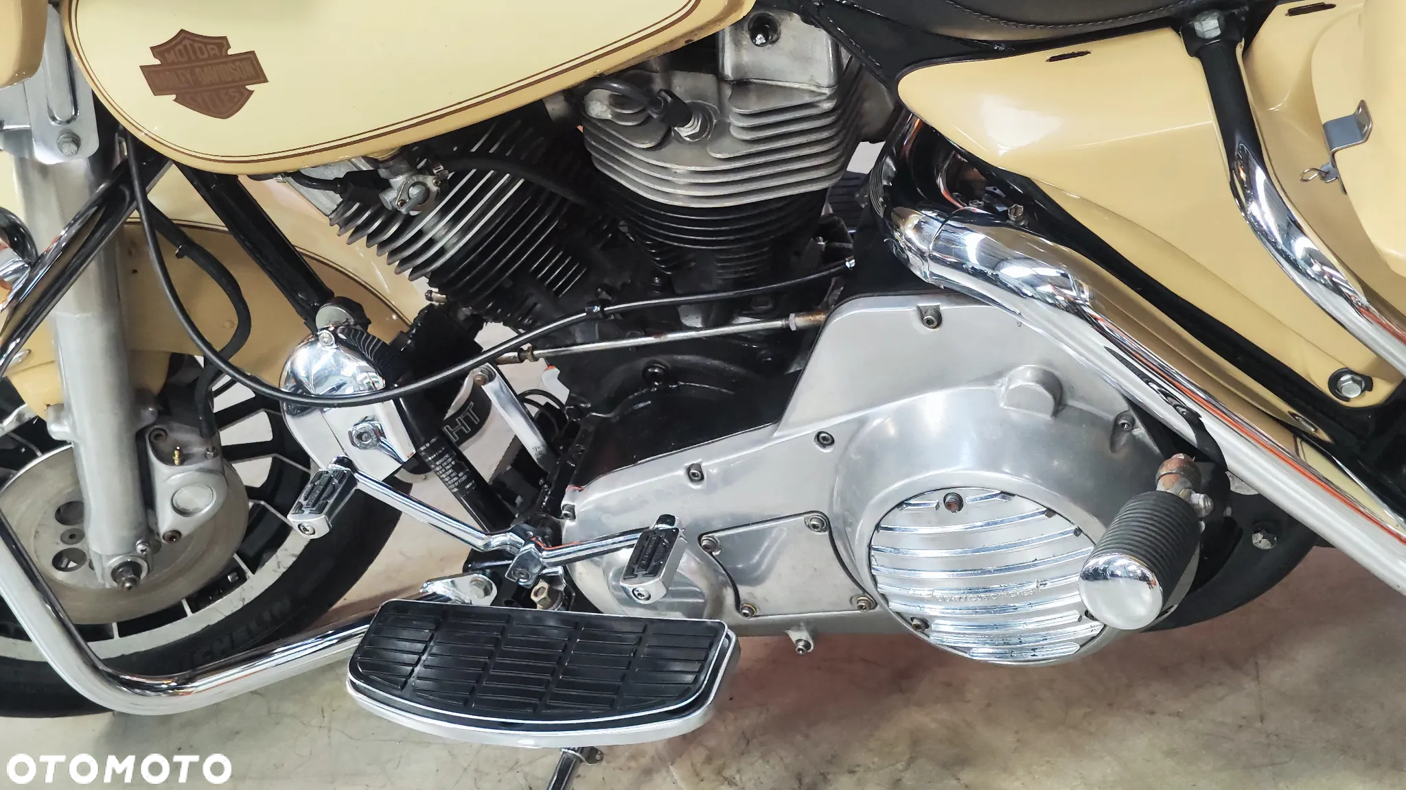 Harley-Davidson FLH Electra Glide - 18