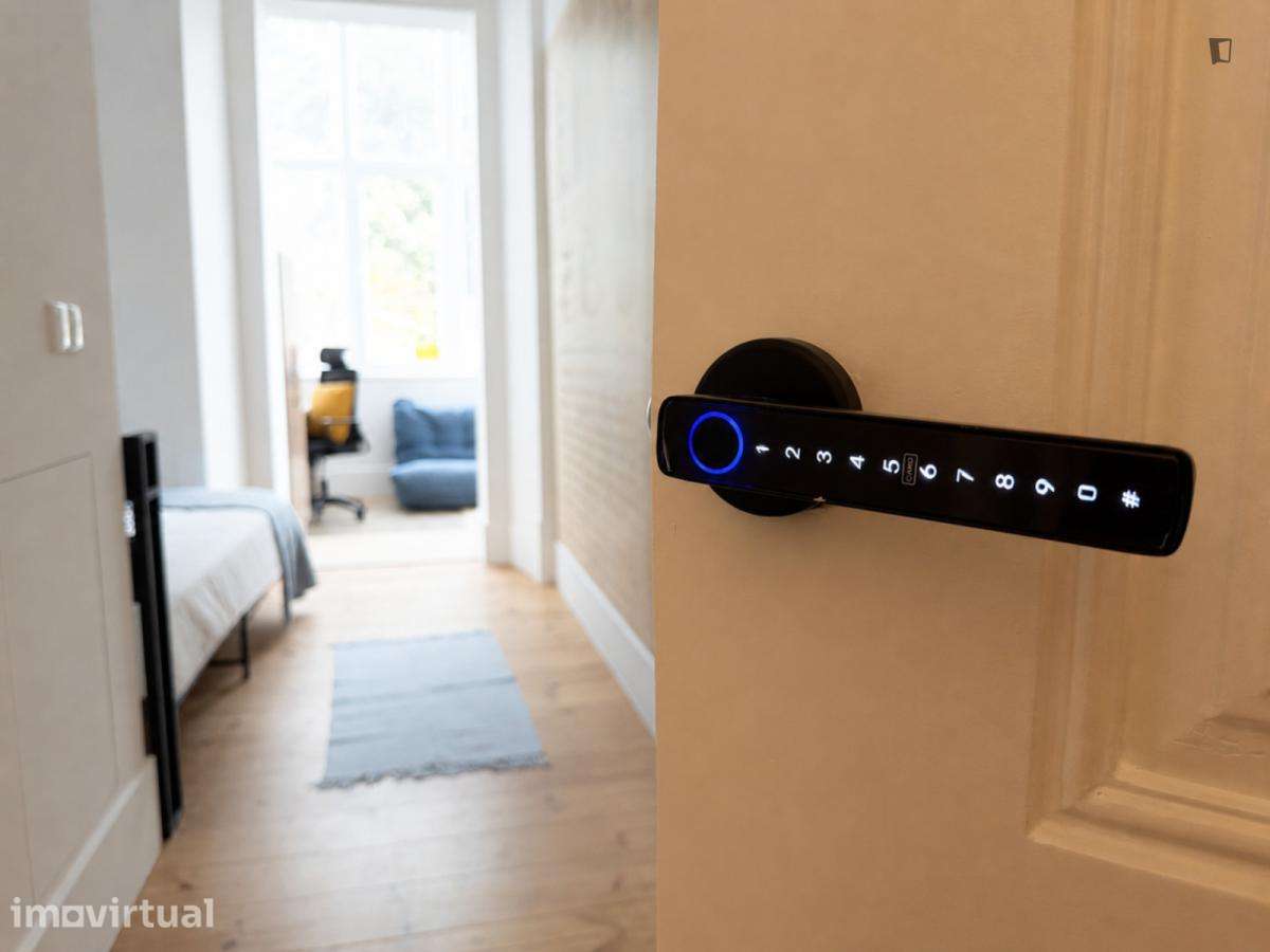 Quarto - localizado em Intendente Lisbon - Grande imagem: 5/15