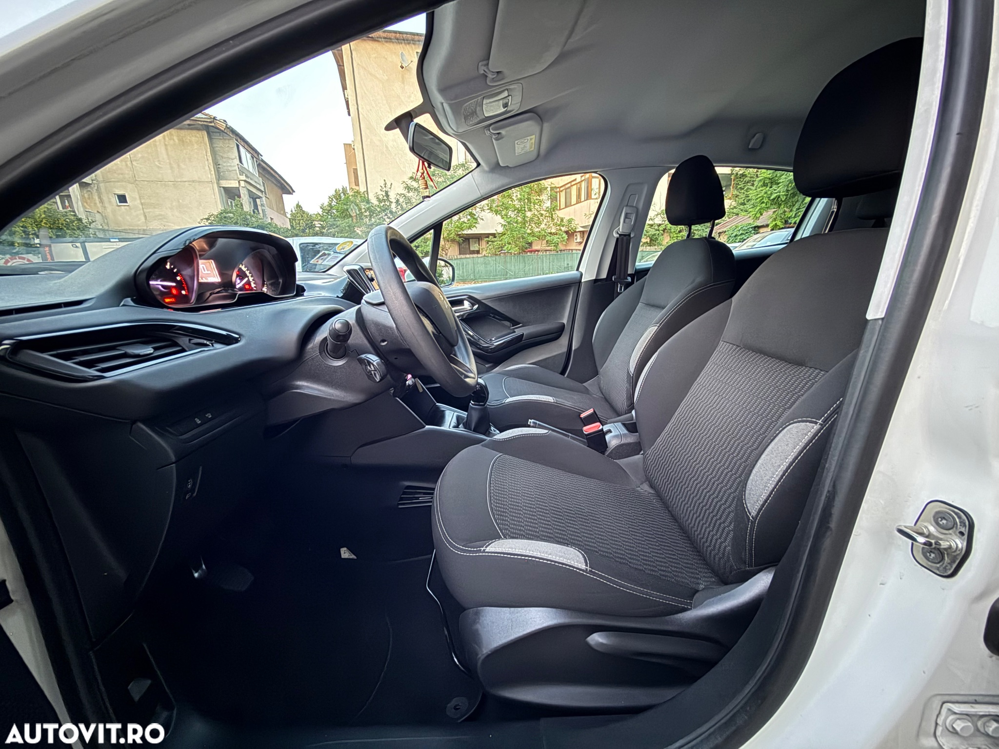 Peugeot 208 Blue-HDi 100 Stop&Start Allure - 14