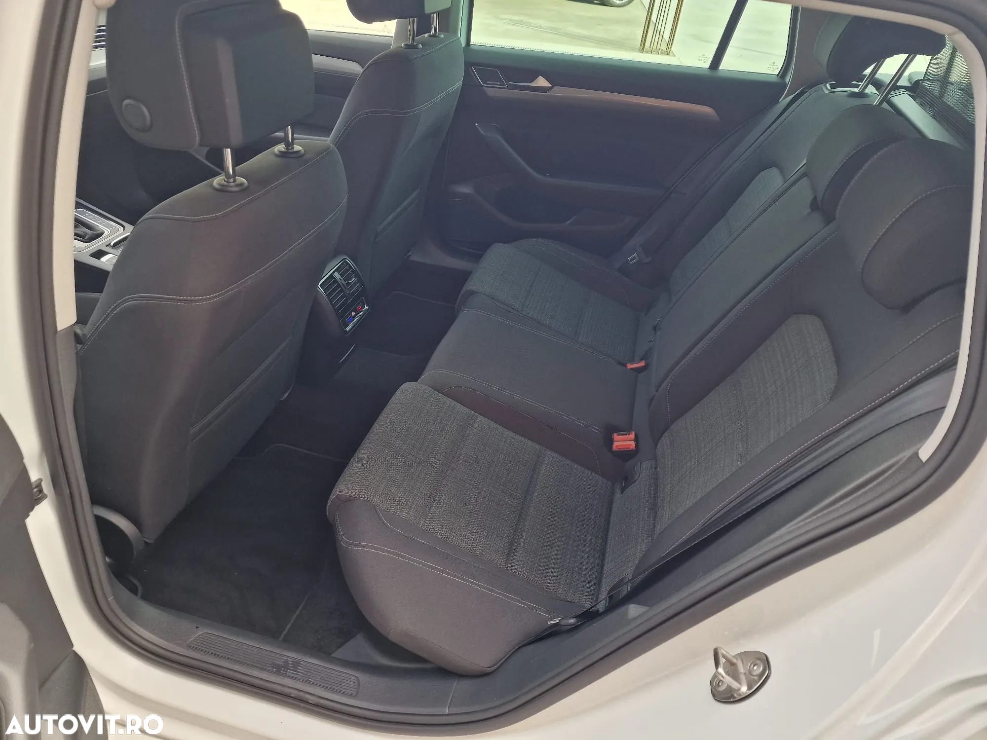 Volkswagen Passat Variant 2.0 TDI DSG Business - 12