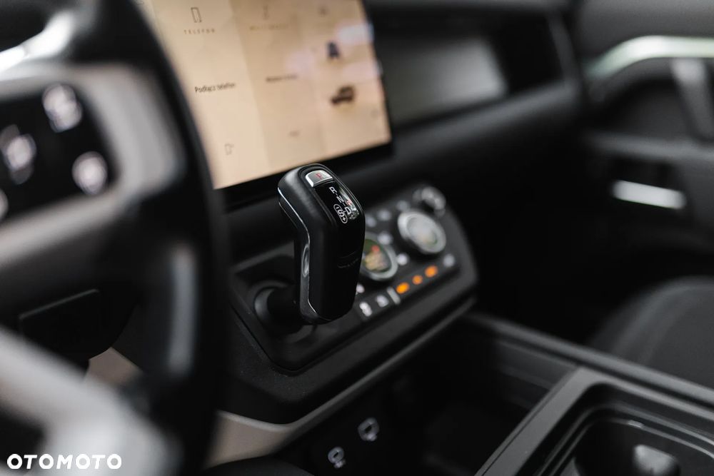 Land Rover Defender 3.0 D200 mHEV - 37
