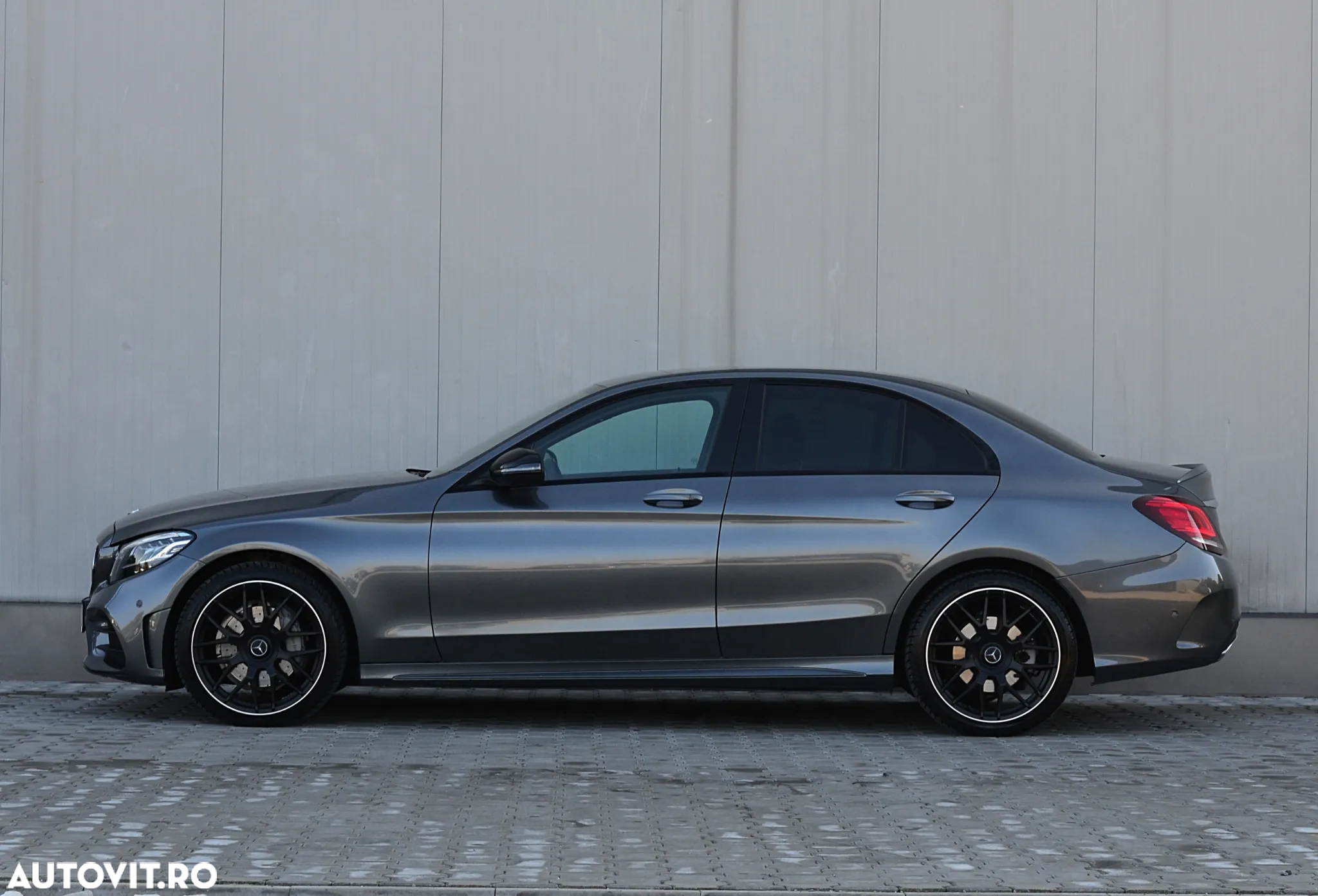 Mercedes-Benz C 200 4Matic 9G-TRONIC AMG Line - 4